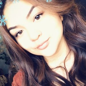 Meet your Posher, Cassandra